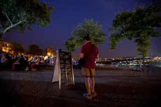 O cinema ao ar livre chega a jardins, parques e largos