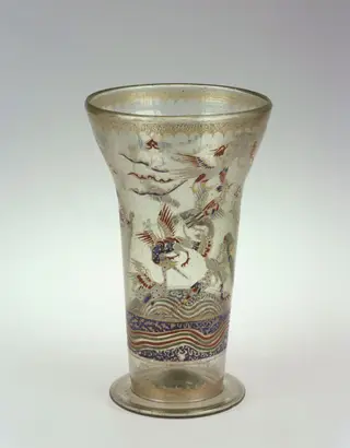 Vaso com pássaros a voar, de Émile Gallé