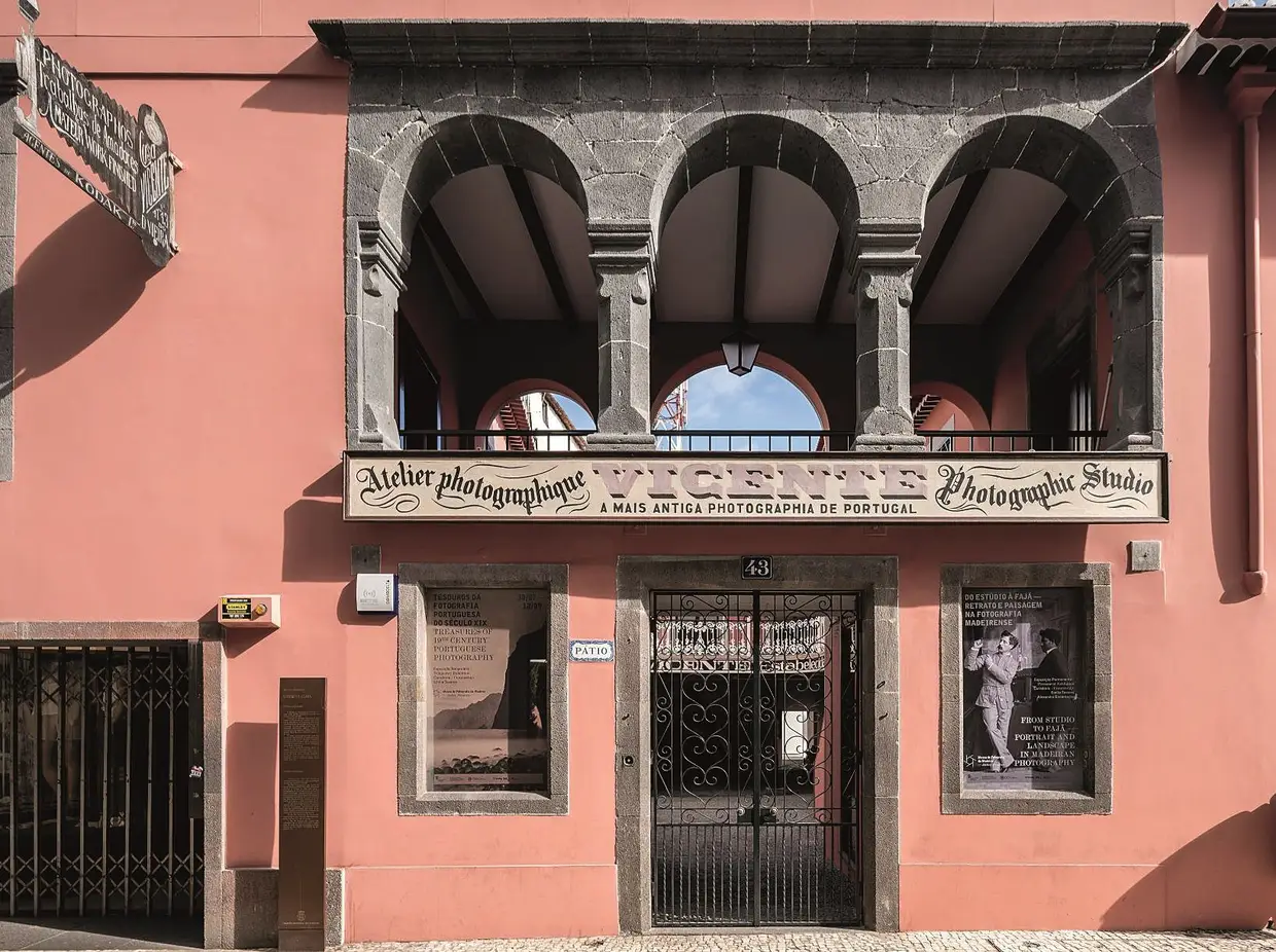 O edíficio do Ateliê Vicentes, na Rua da Carreira, no centro do Funchal, após as obras de requalificação