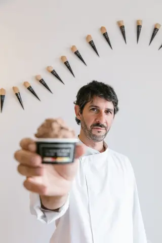 Bertílio Gomes abriu uma Ice Gourmet na zona de Santa Apolónia. Ali, aposta nos sabores algarvios, como o gelado de alfarroba e o de doce de figo
