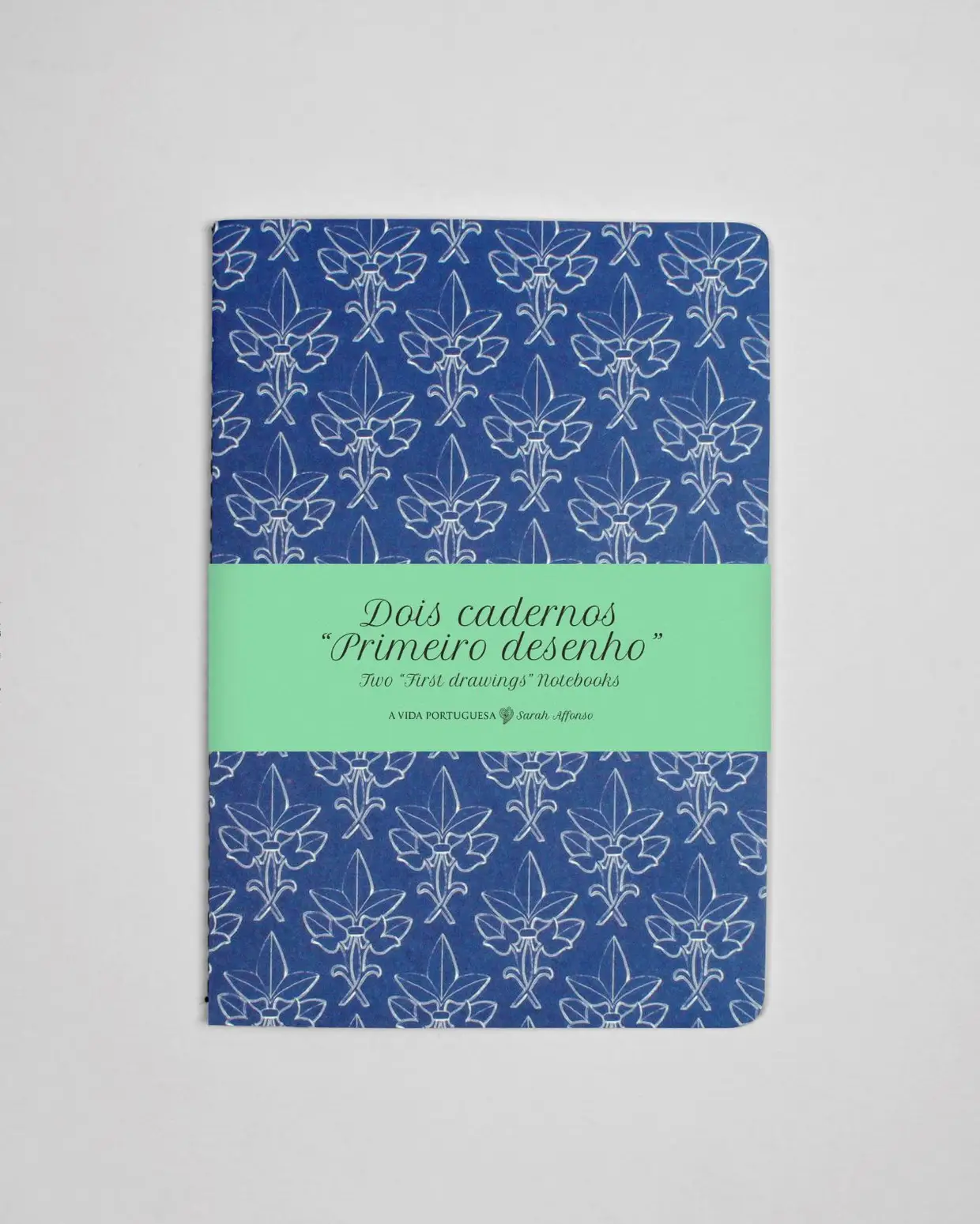 Conjunto de dois cadernos (€7,50). O padrão de heras na capa recria um dos primeiros desenhos de Sarah Affonso, com 11 anos