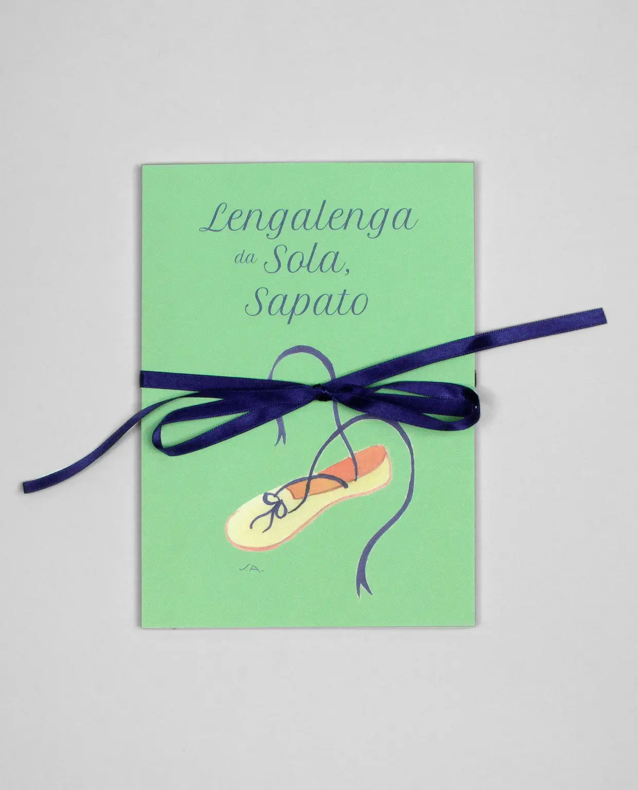 Livro-harmónio Lengalenga da Sola, Sapato (€7). Esta lengalenga tradicional portuguesa foi criada a partir de ilustrações que Sarah Affonso fez para os seus filhos, na década de 1930-40
