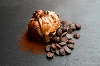 O trufa de cacau - feito com chocolate de São Tomé e Príncipe, com 78% de cacau - é um dos sabores deste verão na geladaria La Copa, no Porto