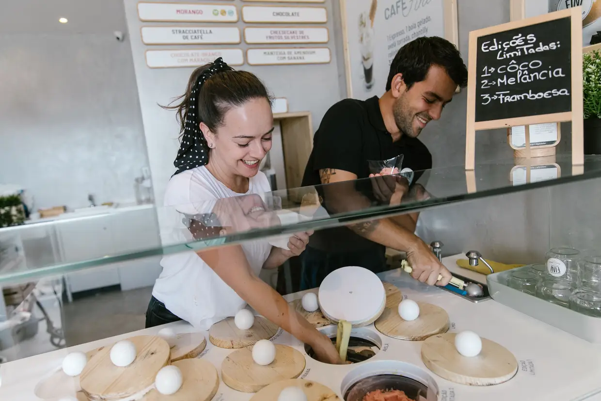 Na Gelataria Fini há gelados com sabores de frutas e frutos secos, produzidos artesanalmente em Porto de Mós, Leiria
