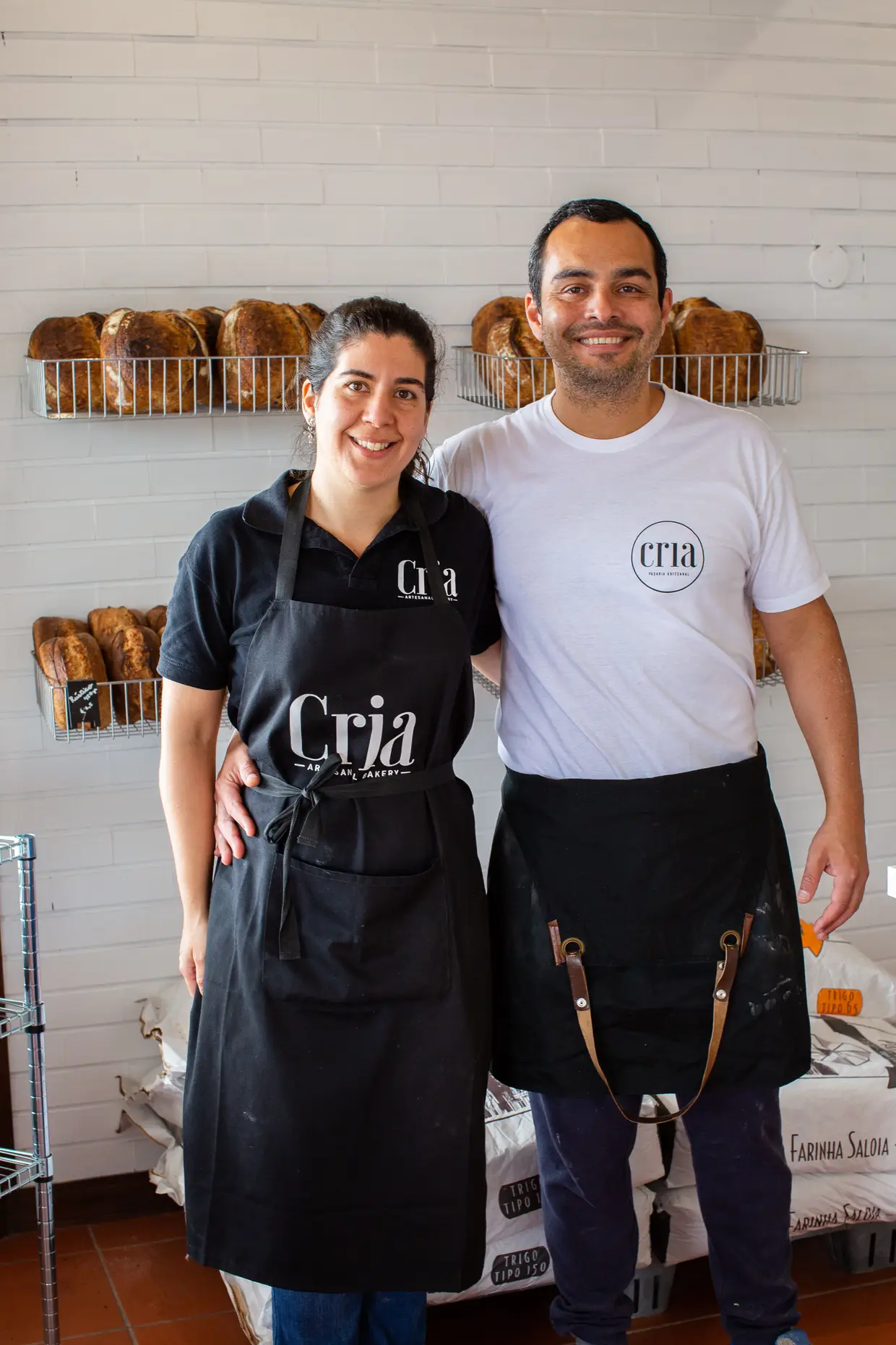 O casal de brasileiros Fernanda Novais e Júlio Vaz abriram a Cria, a primeira padaria artesanal de Cascais