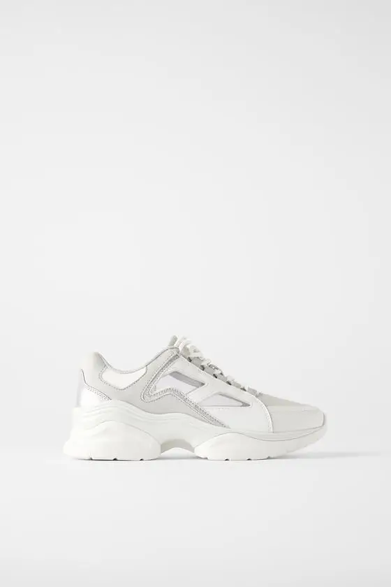 Sapatilhas com rede e brilho, Zara, €39,95