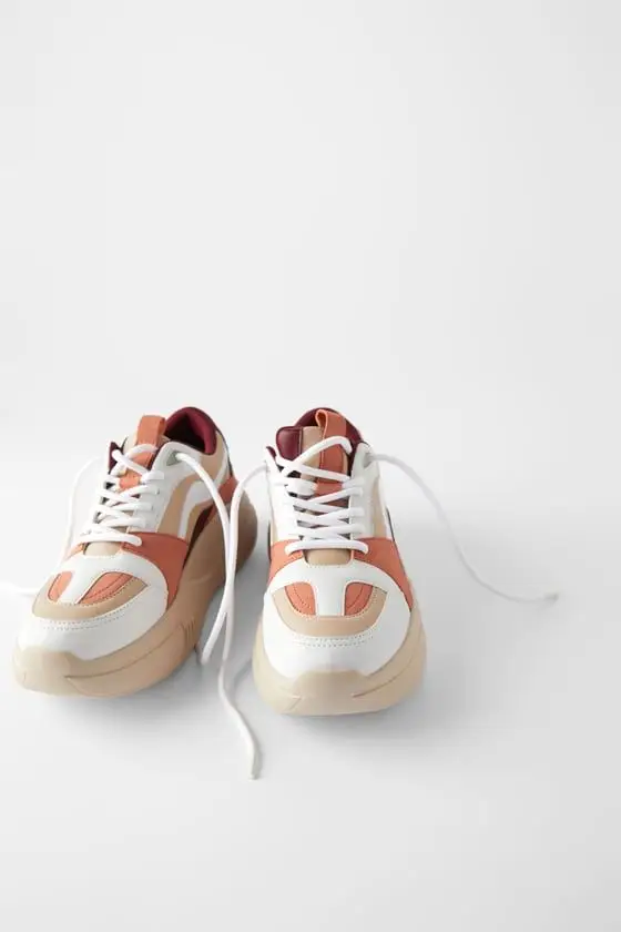 Sapatilhas com combinação de cores e materiais, Zara, €39,95