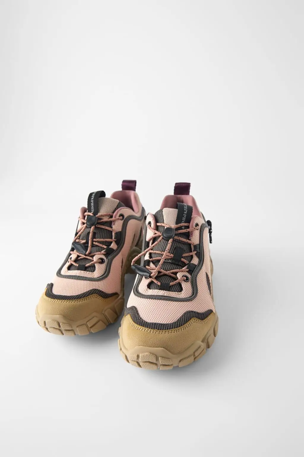 Sapatilhas estilo montanha, Zara, €49,95