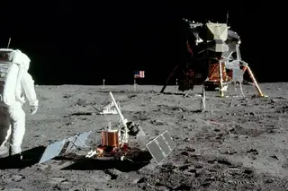 Duas Lições da Lua - A crónica de Viriato Soromenho-Marques