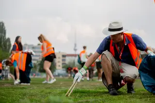10 imagens de uma "city tour" diferente: conhecer Berlim... a apanhar lixo  