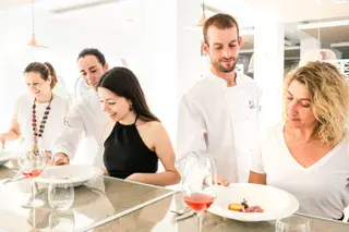 No Mimo Algarve, escola de cozinha e loja gourmet do Pine Clif Resorts, em Albufeira, vão começar os jantares vínicos