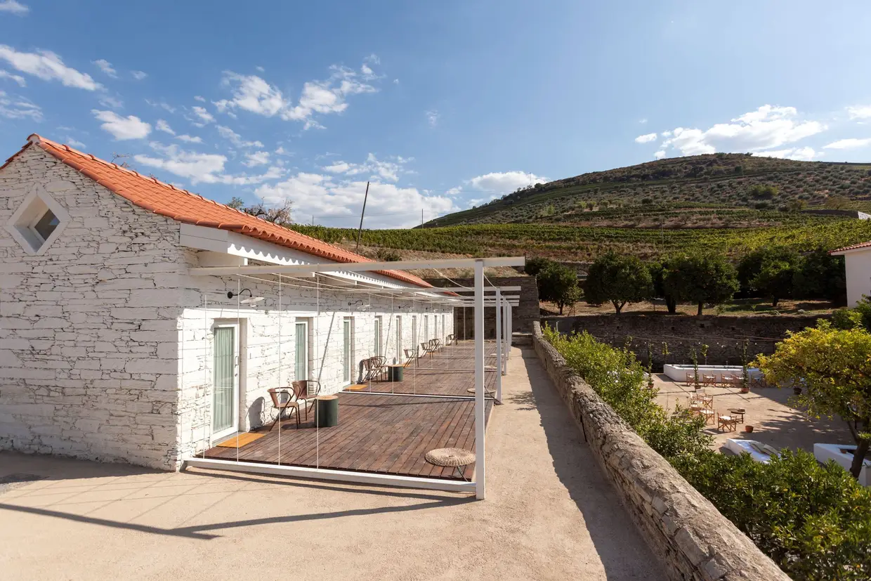 Os 29 quartos do hotel da Quinta de Ventozelo, do grupo Gran Cruz, que deverá abrir em outubro, estão espalhados por sete edifícios preexistentes, com tipologias muito distintas