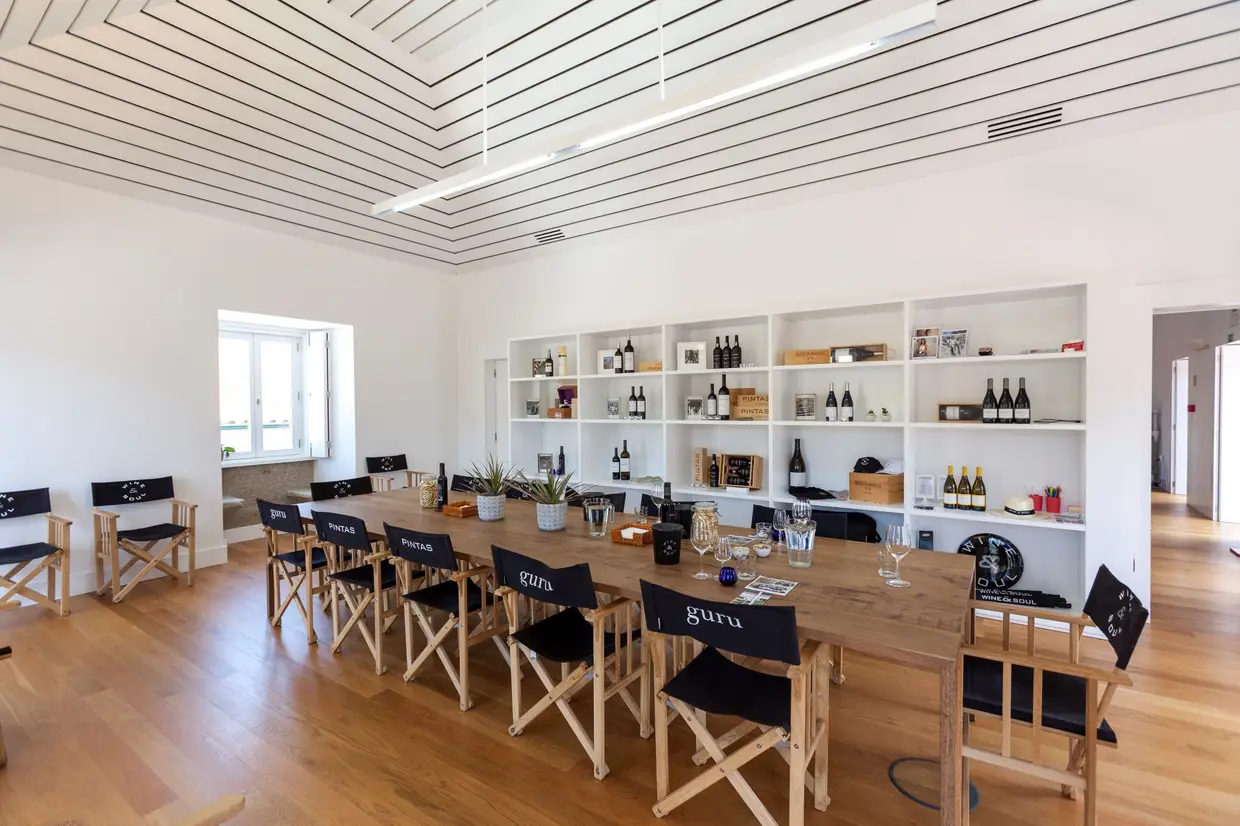 Na sala de visitas realizam-se as provas dos vinhos