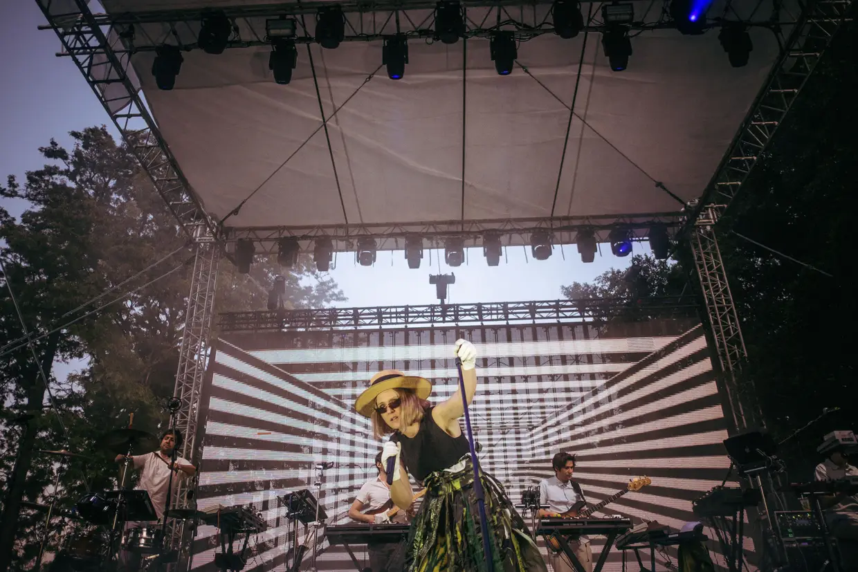 A vocalista dos extintos Moloko cantou os hits "Sing it back" e "Forever More"