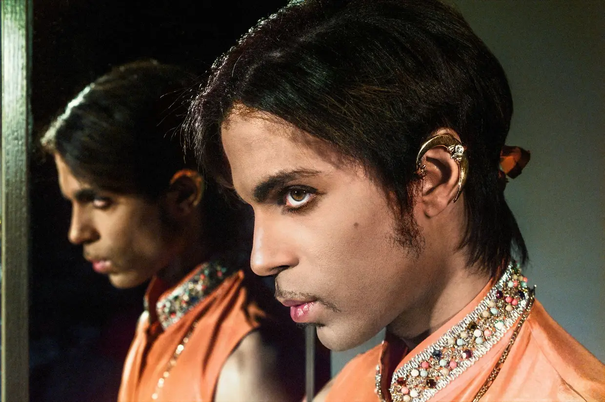 A imagem de capa do livro Picturing Prince: An Intimate Portrait, de Steve Parke, integra a exposição no ArrábidaShopping