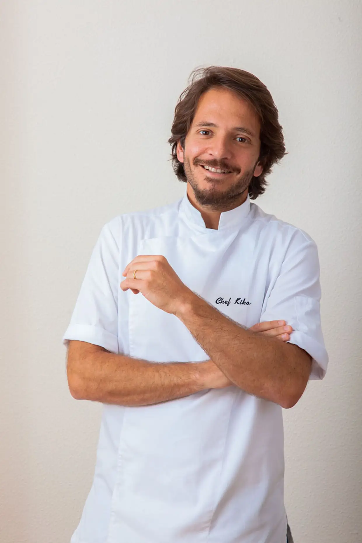 O chefe Kiko Martins, do restaurante A Cevicheria, prepara um ceviche no forno