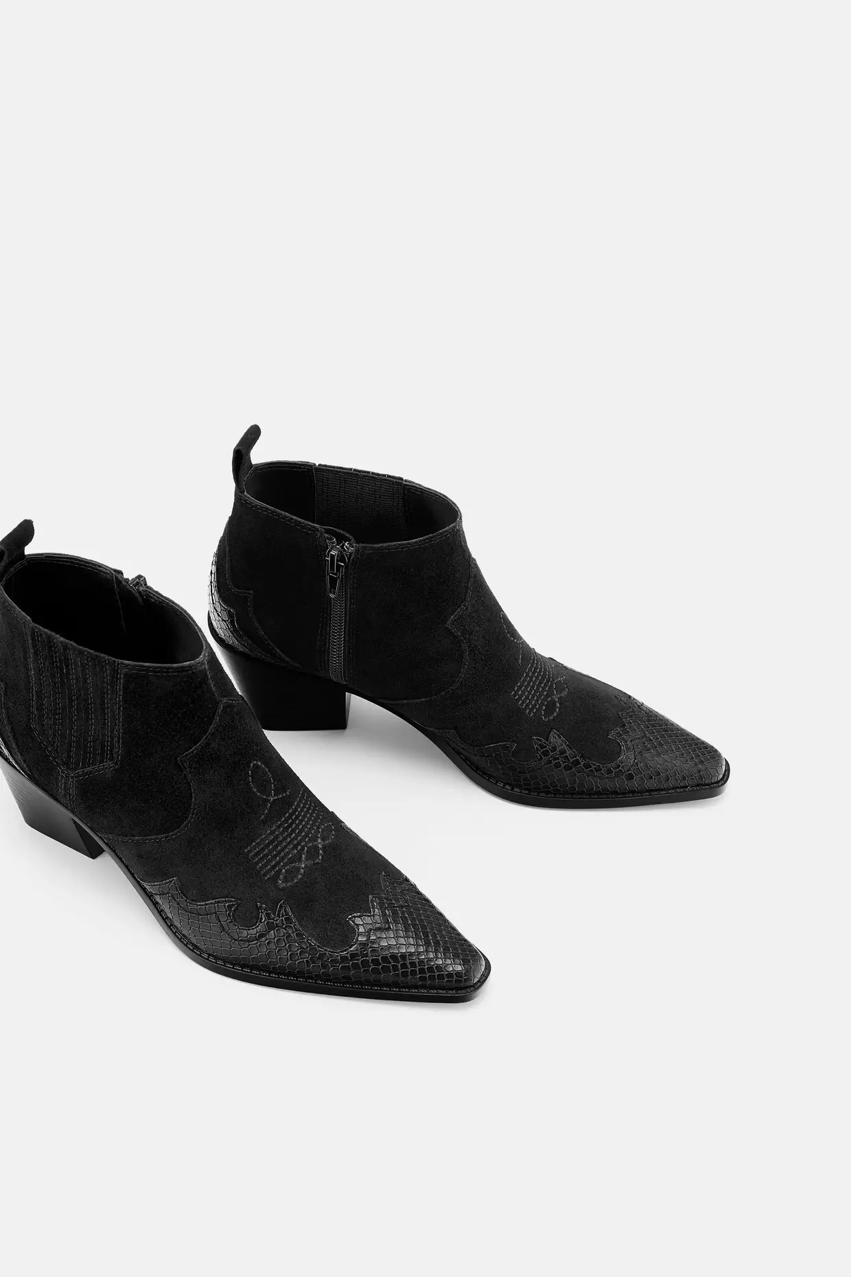 Botim em camurça, Zara, €49,95