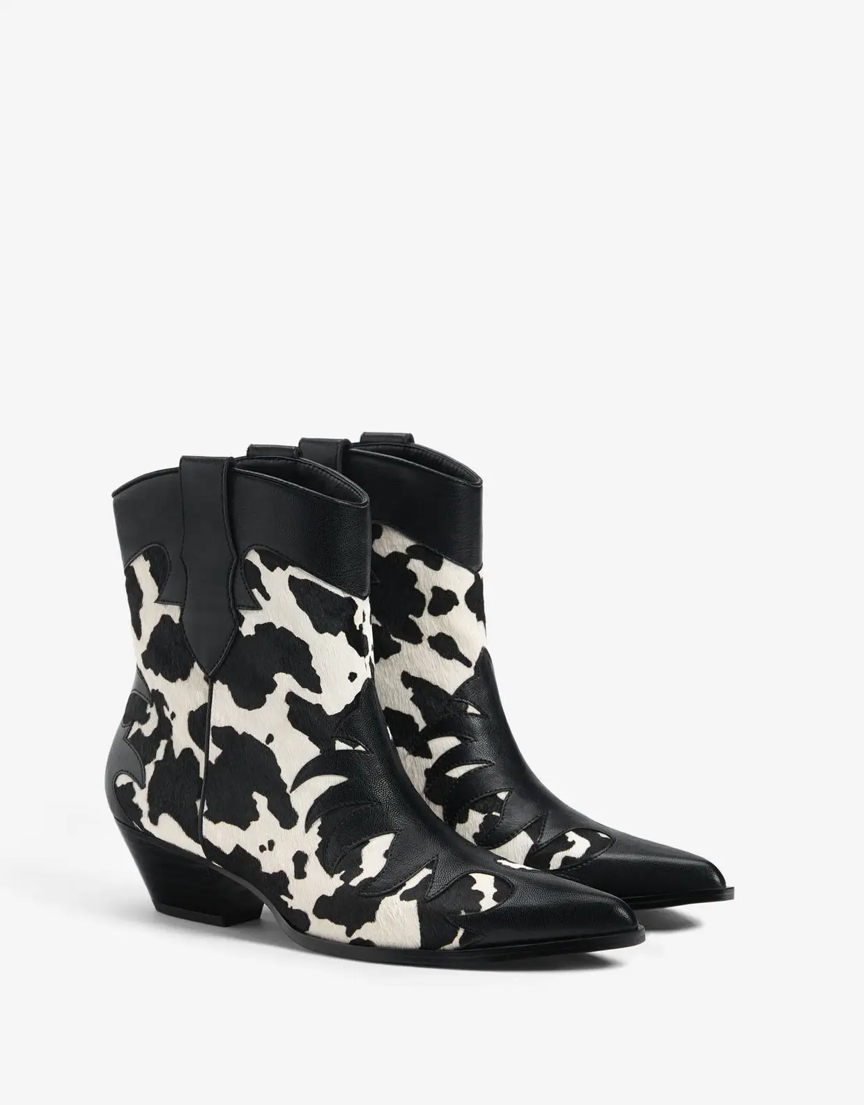 Botins com padrão animal, Bershka, €79,99