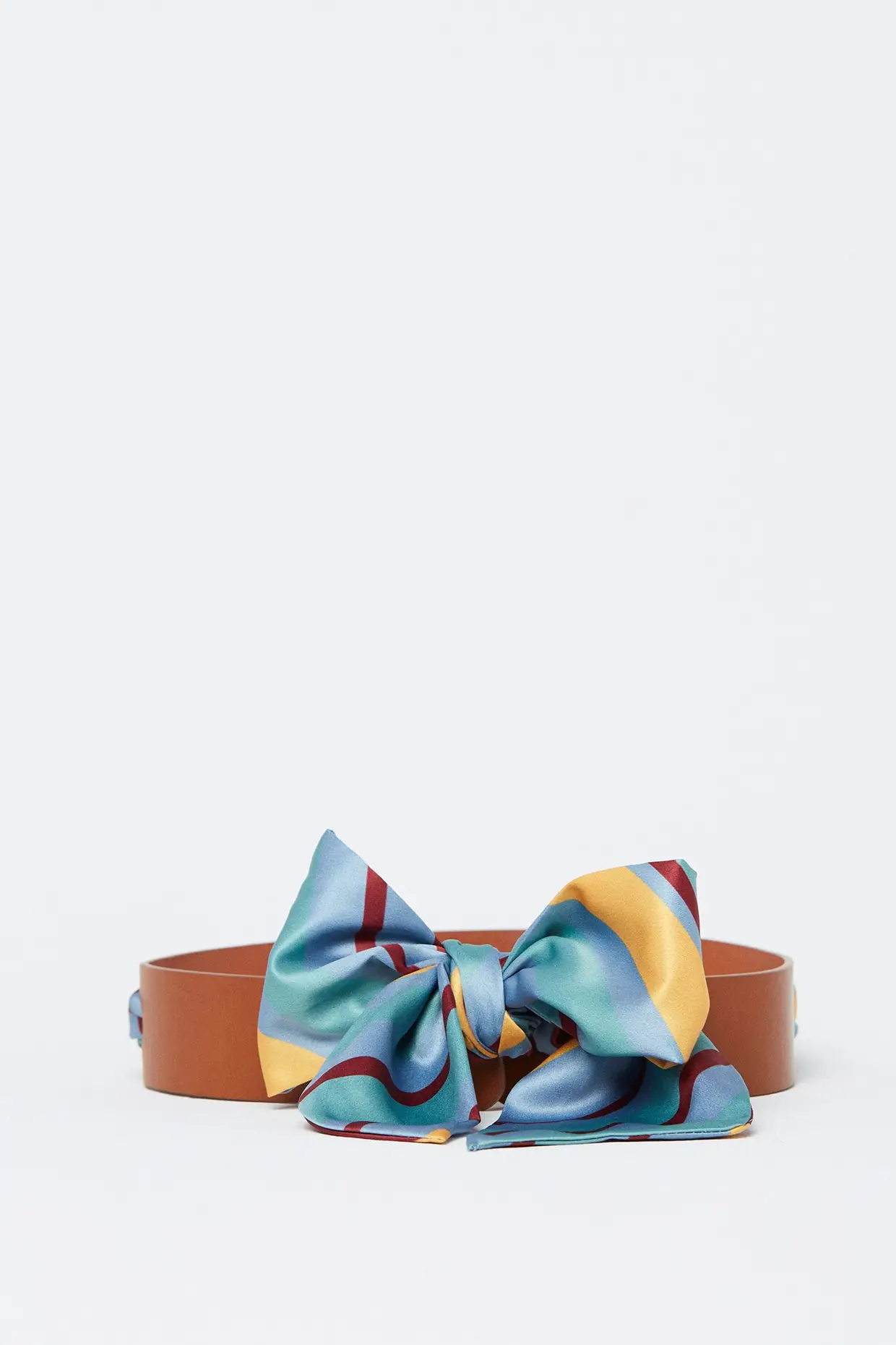 Com detalhe de lenço, Sfera, €8,99