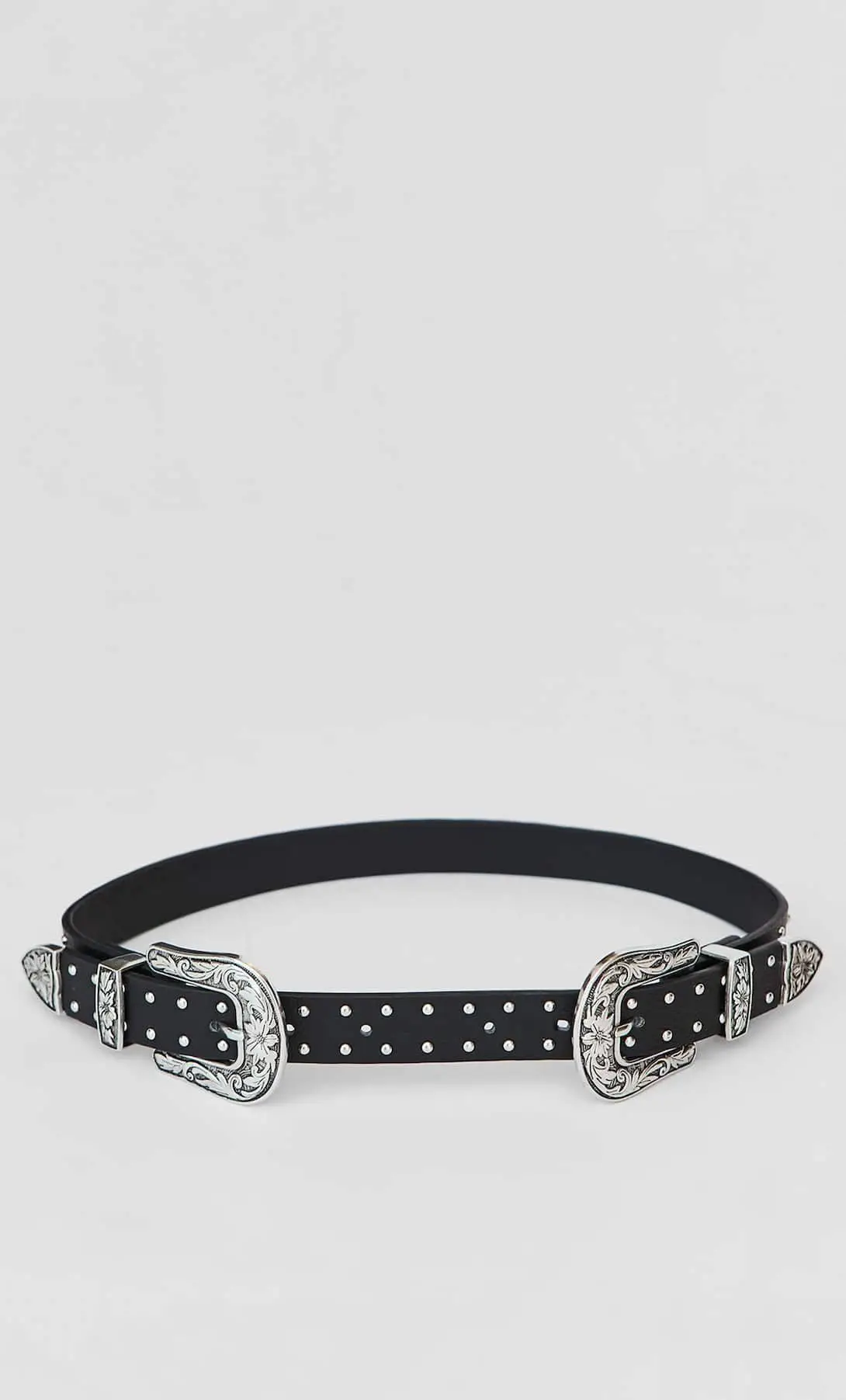 Com fivela dupla e tachas, Stradivarius, €9,99