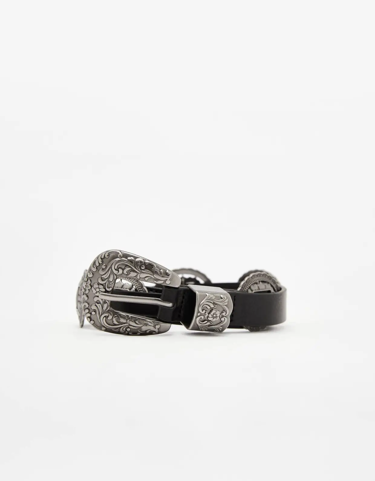 Com fivela trabalhada, Bershka, €7,99