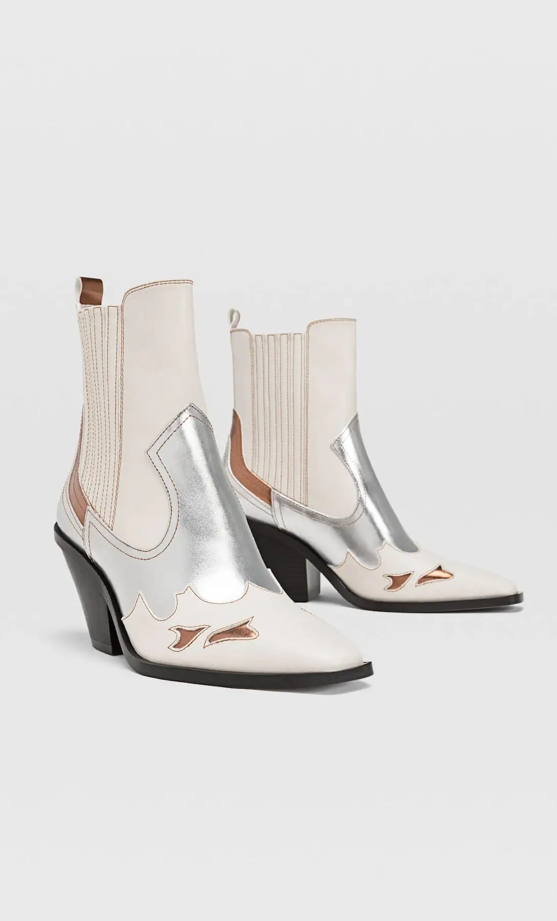 Com pele combinada, Stradivarius, €45,99