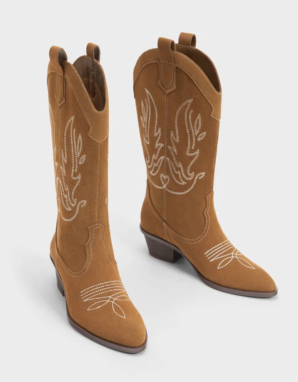 De cano alto com bordados, Bershka, €69,99