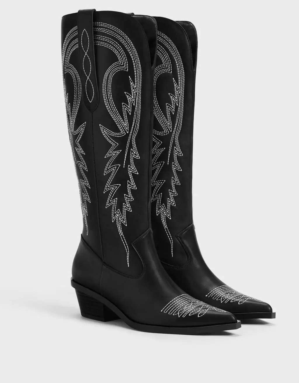 De cano alto com bordados,, Bershka, €79,99