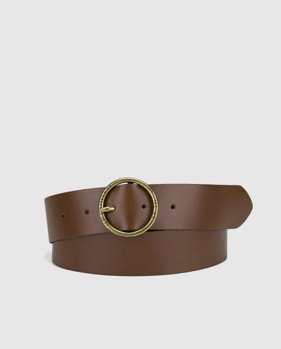 Em pele com fivela dourada, Levi's, €35