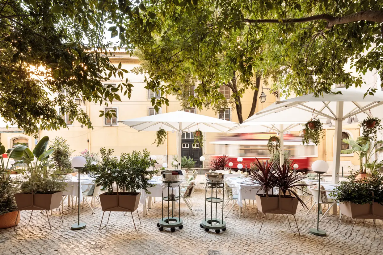 A nova esplanada do Meat Me fica num recanto da zona nobre do Chiado, em Lisboa