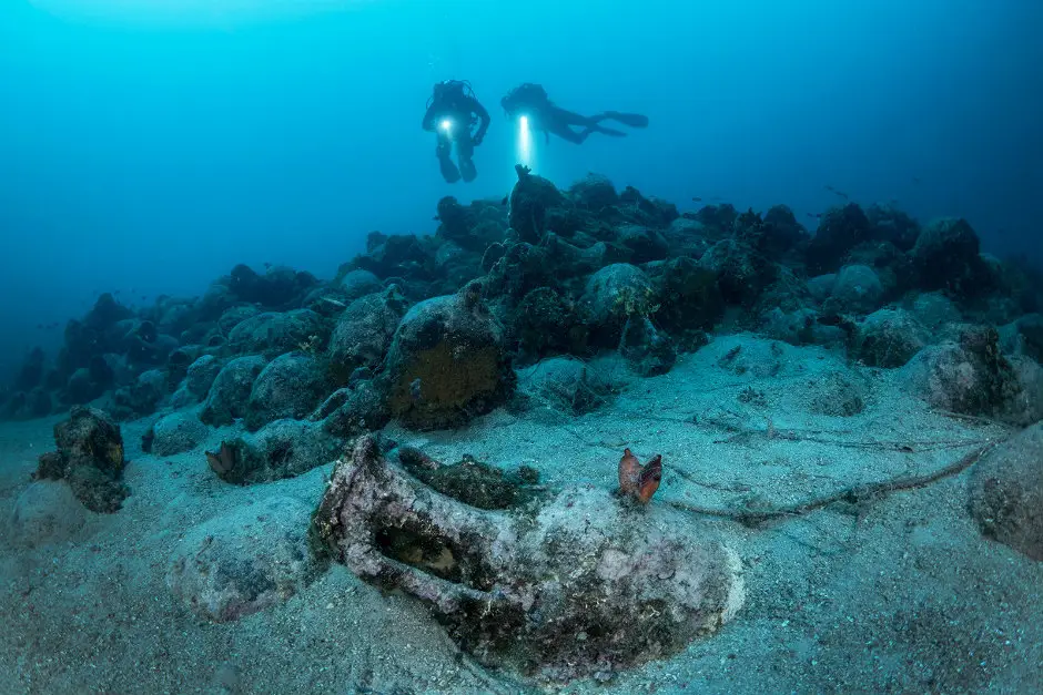 O mergulho recreativo, no que foi alcunhado por Jacques Cousteau como o mar com as águas mais transparentes da Europa, é cheio de surpresas onde até já se descobriu em 2018 um barco romano com dois mil anos na costa da ilha Pag
