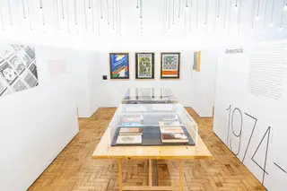 Em outubro, será lançado o livro sobre os 250 anos da Imprensa Nacional.
Por agora,
há um jornal distribuído aos visitantes da exposição