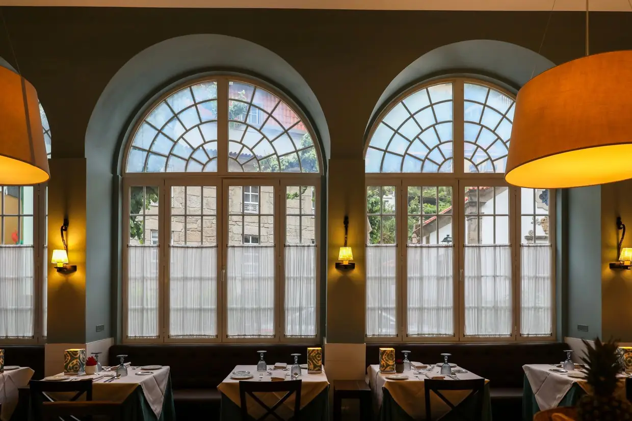 Após anos ao abandono, o hotel teve várias remodelações, mas manteve o charme do início do século XX. Também a sala do restaurante sofreu uma renovação recente