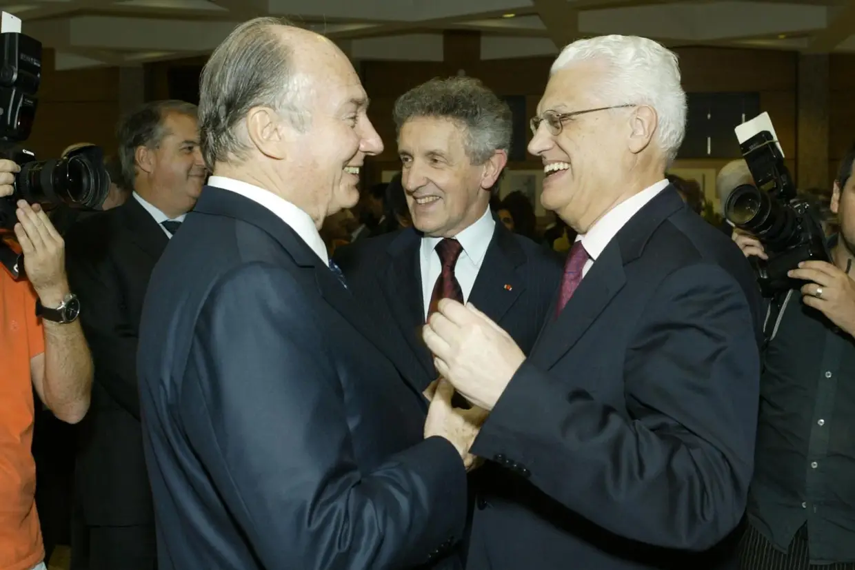 Com o príncipe Aga Khan, no centro Ismaili, em Lisboa, durante a visita daquele ao nosso país para assinalar o Jubileu de Ouro