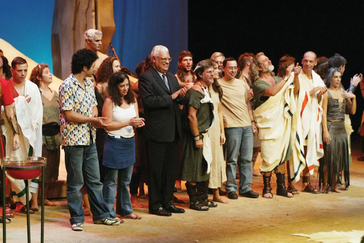 No fim da apresentação da peça Viriato, da sua autoria