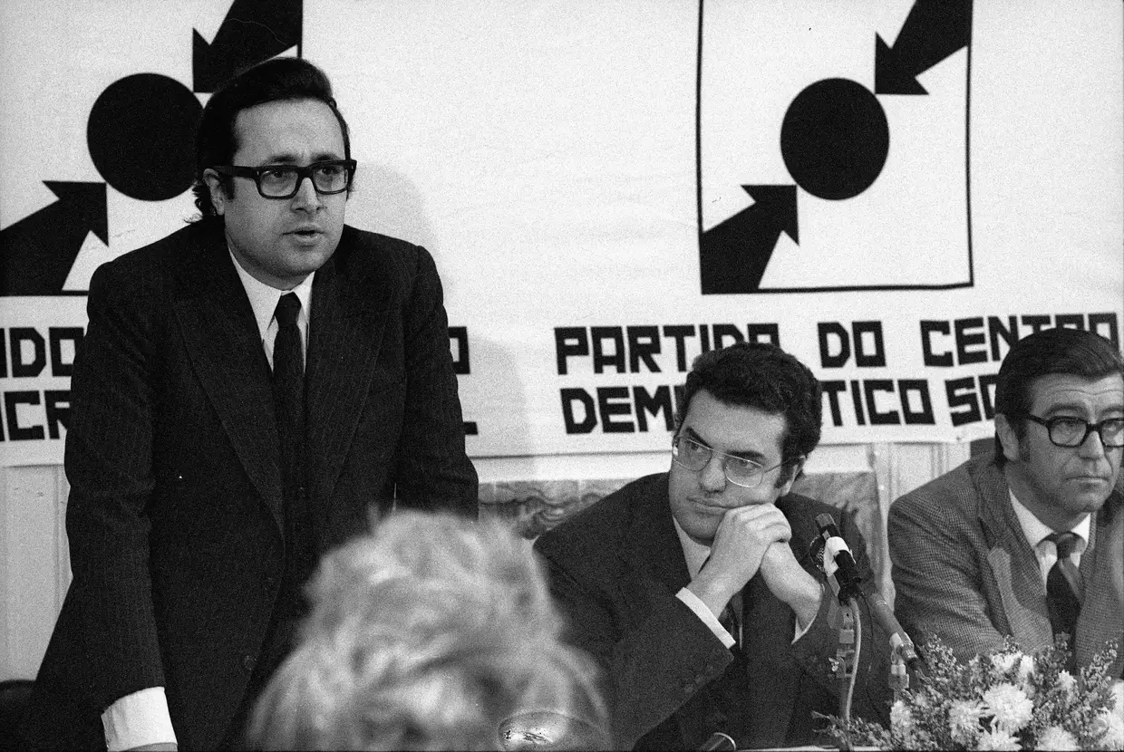 Ao lado de Adelino Amaro da Costa, dirigente do CDS que morreu no mesmo acidente que vitimou Francisco Sá Carneiro, em Camarate, em 1980