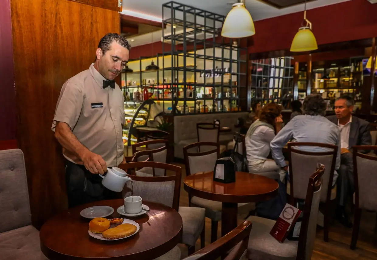 Na zona da Boavista, a Petúlia inaugurou em 1972, como confeitaria, pastelaria e charcutaria, com salão de chá
