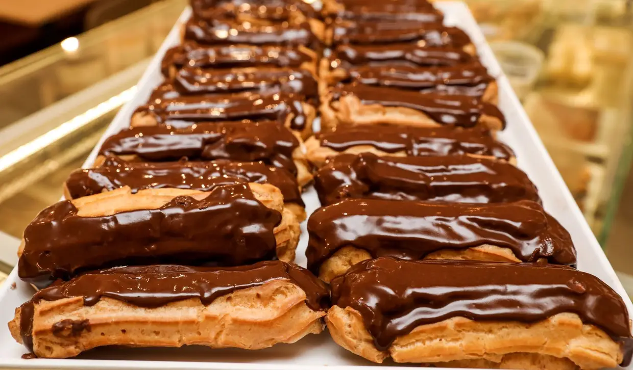 Os éclaires Doce Porto, recheados com chantilly e cobertos com chocolate, que começaram a ser vendidos nos anos 50, continuam a ser os mais procurados na Leitaria Quinta do Paço