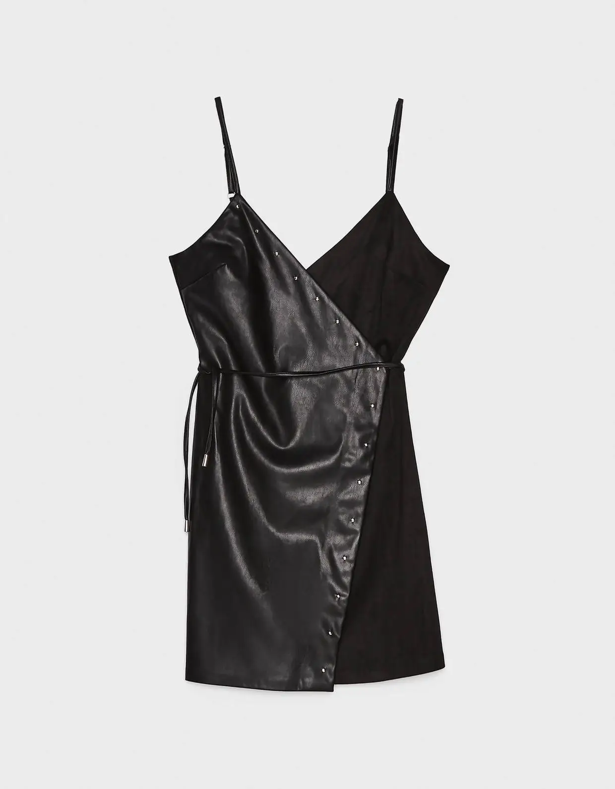 Vestido com tachas, Bershka, €22,99