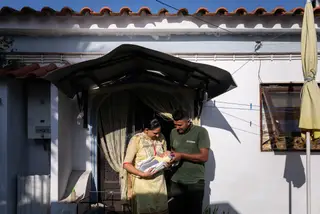 Sunil Kumar e Mamta Ranio são um exemplo das famílias que começam a reencontrar-se no Alentejo