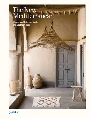 "The New Mediterranean — Homes and Interiors Under the Southern Sun", é um dos livros disponíveis na loja, onde estão incluídos projetos de arquitetos portugueses