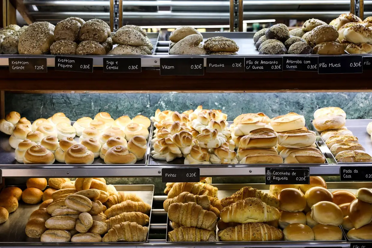 Além da doçaria tradicional, a confeitaria é também padaria