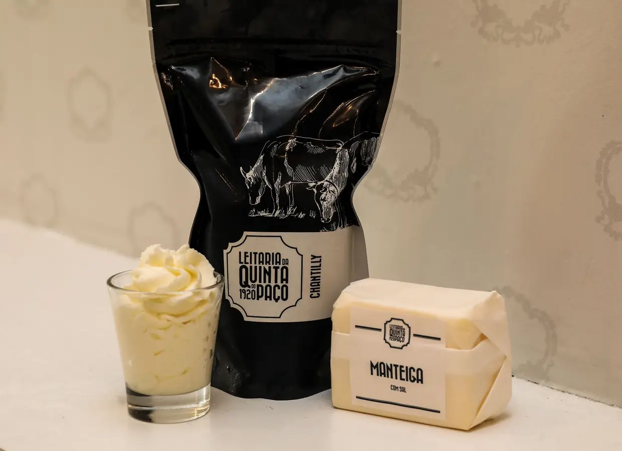 A Leitaria da Quinta do Paço tem vindo a recuperar produtos antigos da casa, como o célebre chantilly (vendido ao quilo) e a manteiga (dos Açores)