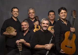 O coletivo de choro Água de Moringa convida o compositor e pianista Carlos Fuchs para um concerto do Outono em Jazz, na Casa da Música