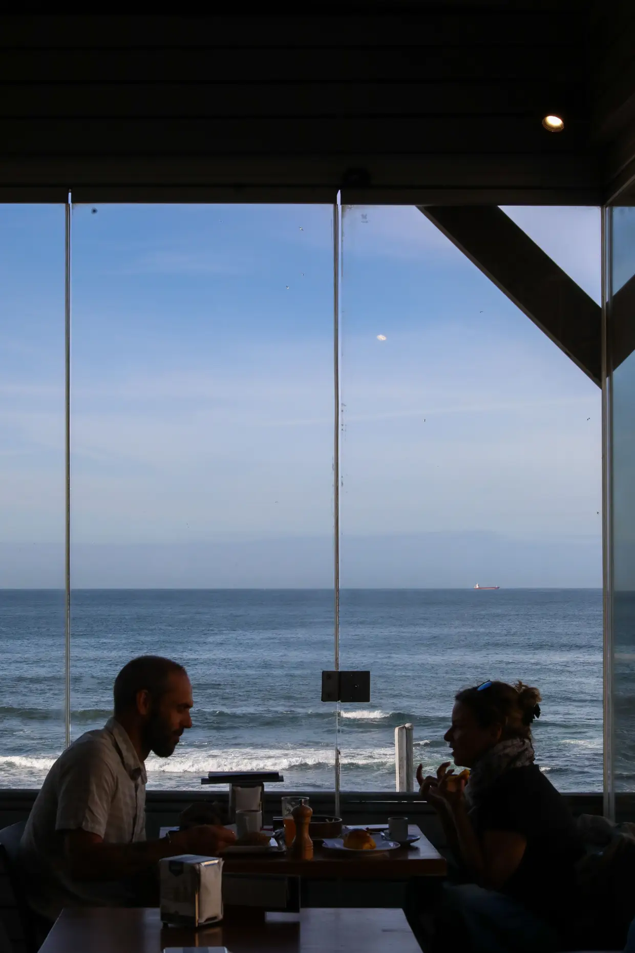 A esplanana coberta com vista para o mar continua a ser uma das mais-valias da confeitaria Tavi, na Foz