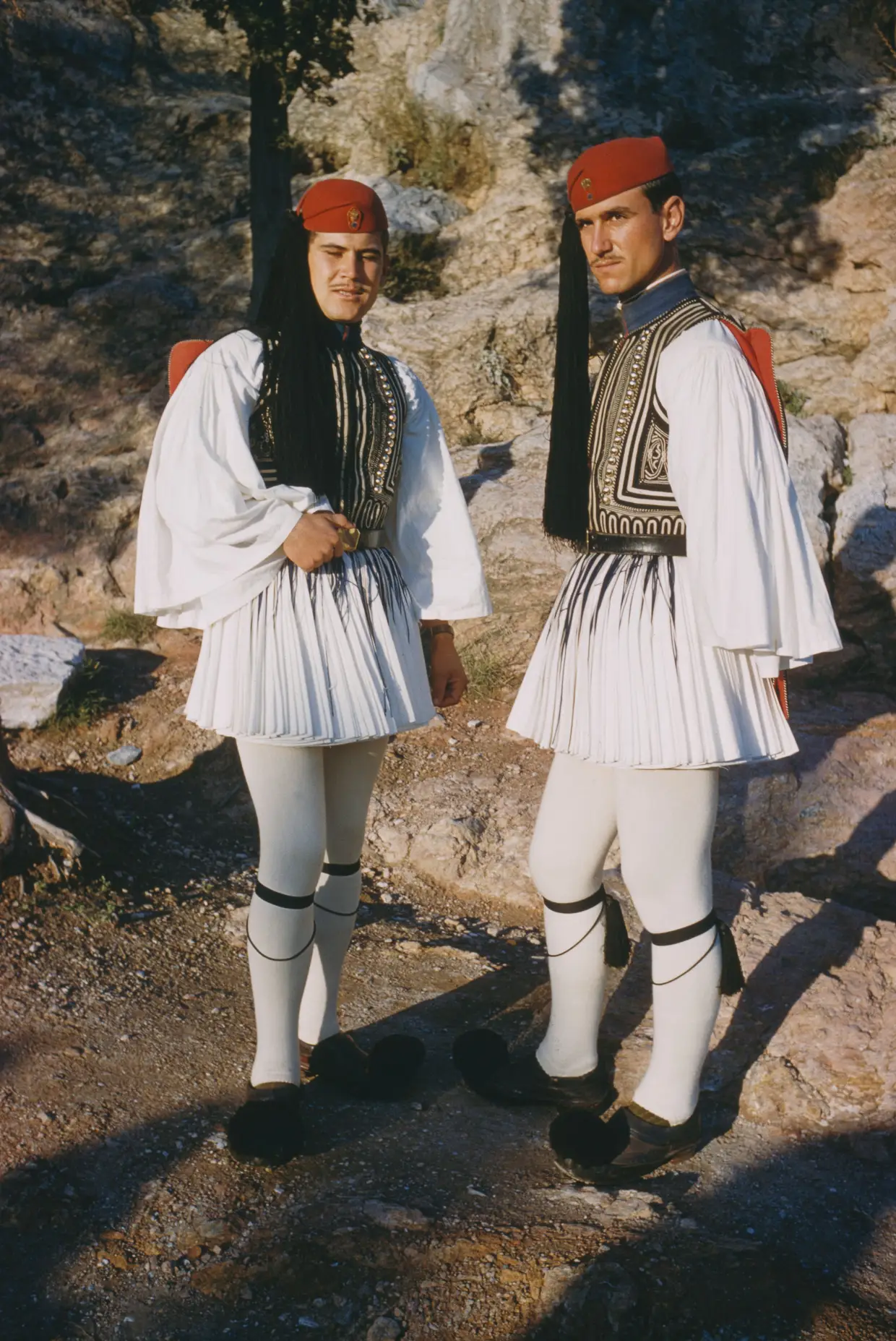 Soldados do exército grego, fotografados em Atena, a capital da Grécia, por volta de 1960