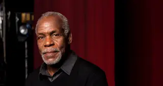 O ator e ativista Danny Glover reflete sobre justiça social numa conferência sob a temática: Escravatura, Justiça, Reparações: A História por Fechar