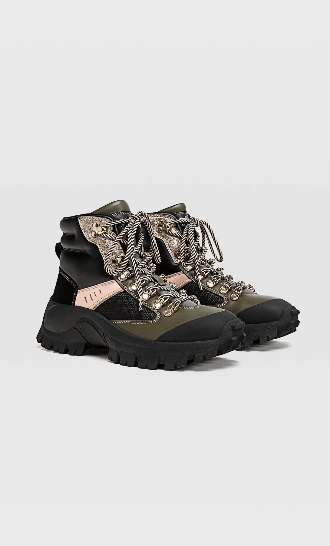 Botim de montanha, Stradivarius, €45,99