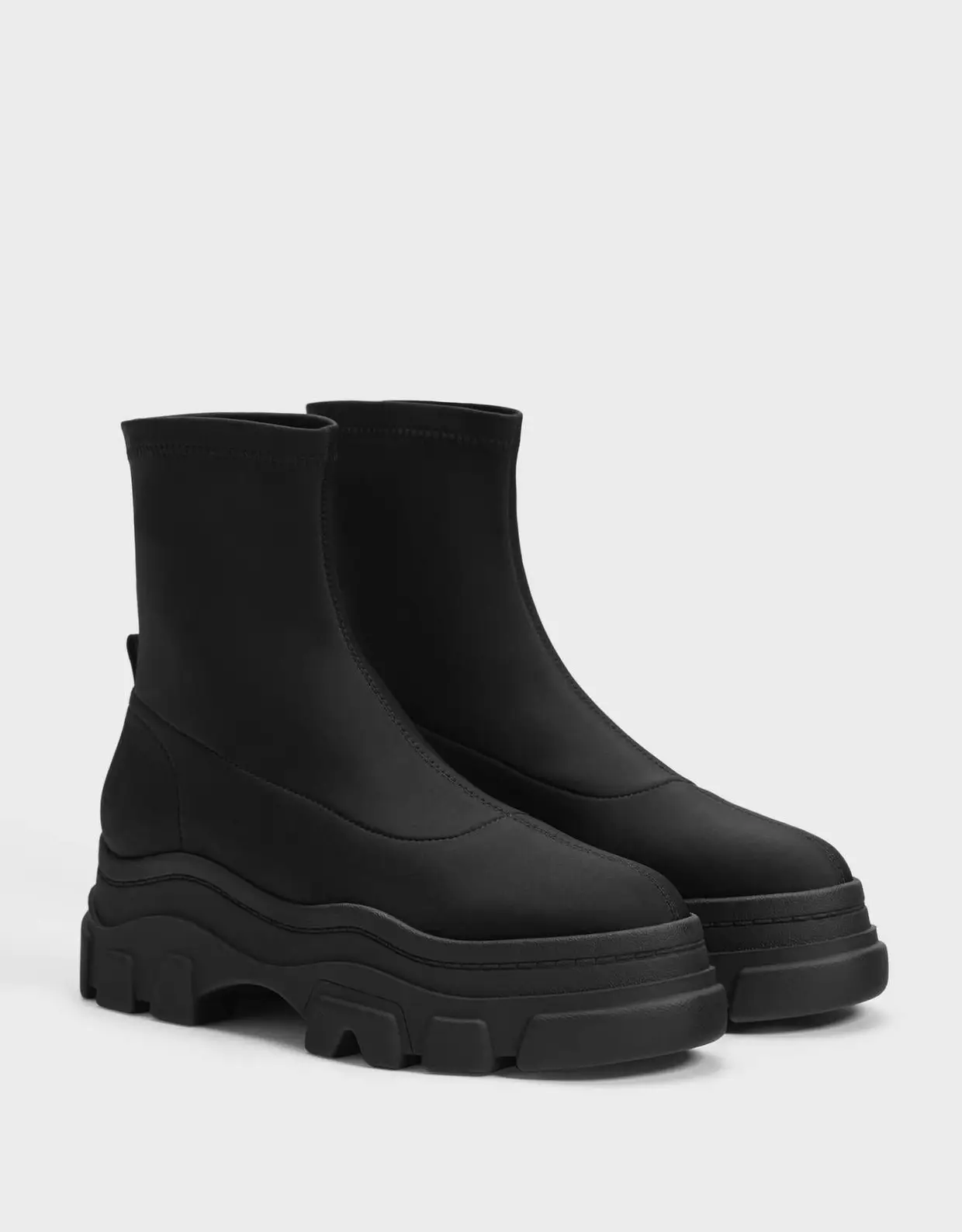 Botins elásticos com sola de rastro, Bershka, €35,99