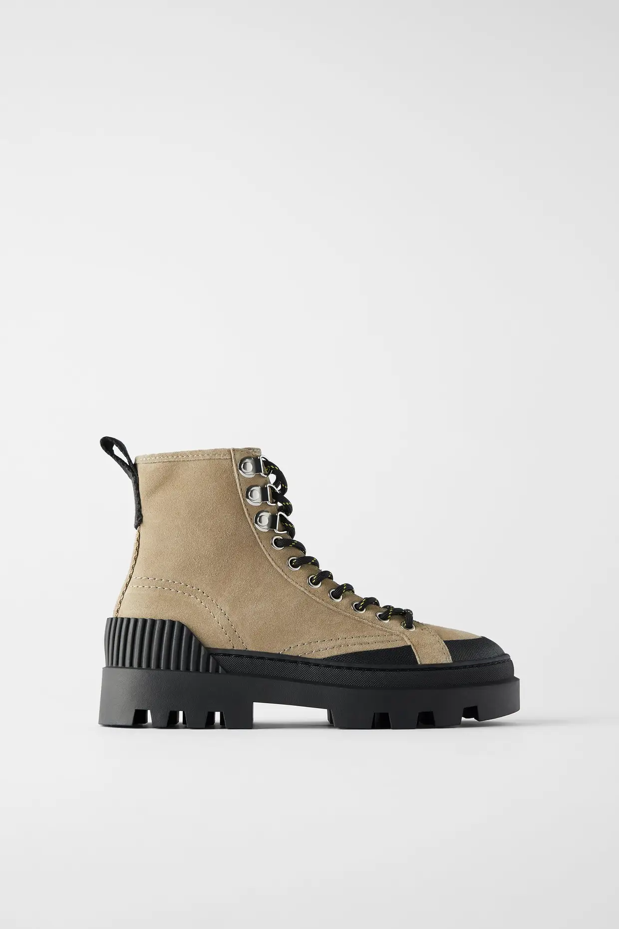 Botins rasos de croute, Zara, €59,95